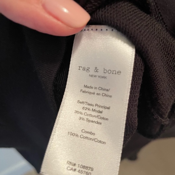 Rag & Bone lightweight v neck sweater S. Fits like a large - Picture 4 of 5